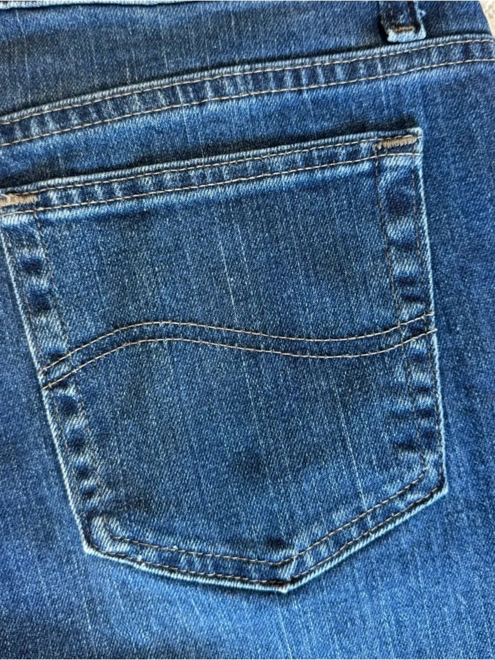 Lee Women’s Size 12 Long - On Waist - Straight Leg Jeans - Classic Blue Denim - Picture 6 of 11